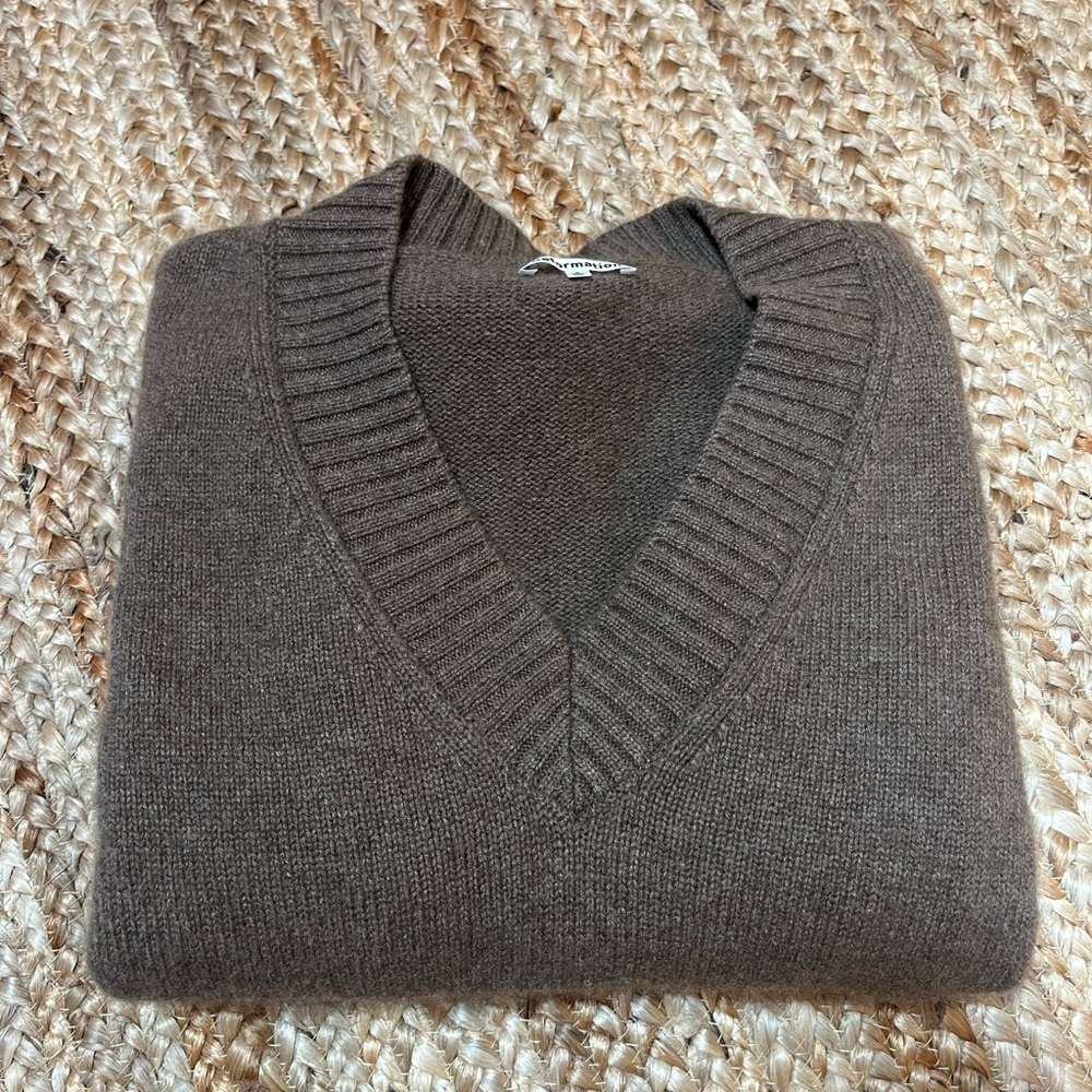 V-neck cashmere sweater